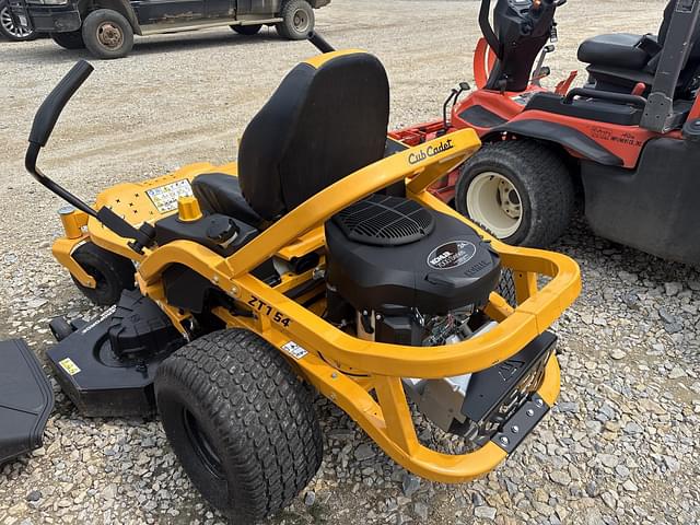 Image of Cub Cadet Ultima ZT1 equipment image 2