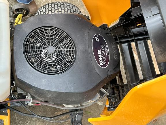 Image of Cub Cadet XT1 LT46 equipment image 4