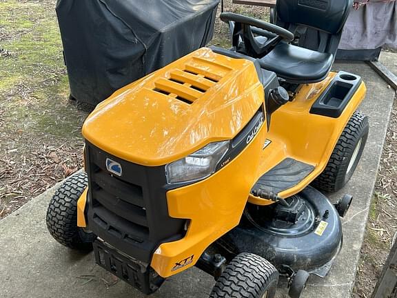 Image of Cub Cadet XT1 LT46 equipment image 2