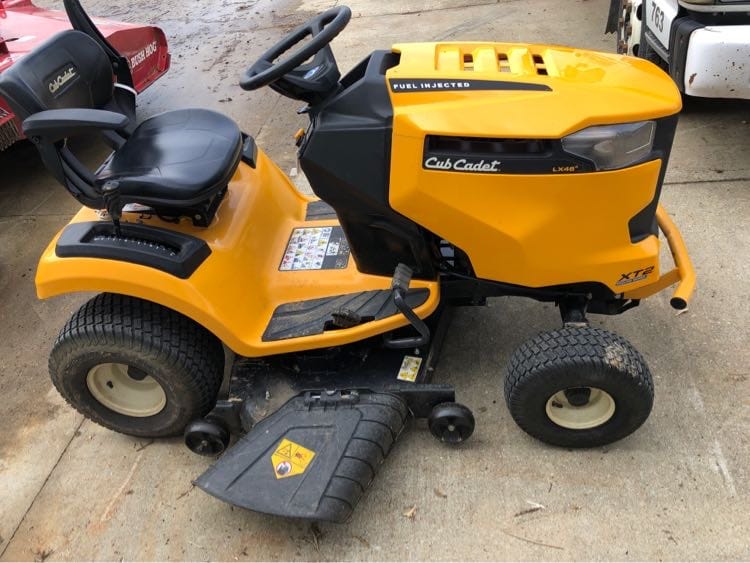 2020 Cub Cadet XT2 LX46 Equipment Image0