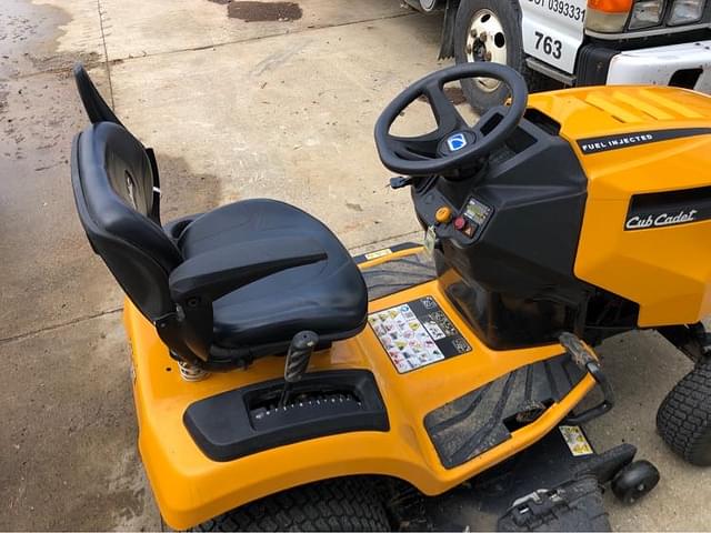 Image of Cub Cadet XT2 LX46 equipment image 4