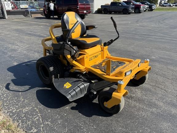 Image of Cub Cadet Ultima ZT2 equipment image 3