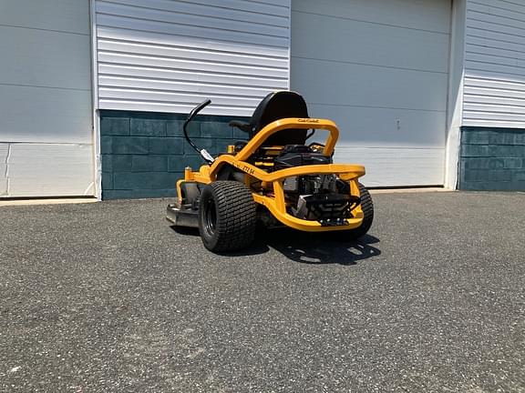 Image of Cub Cadet Ultima ZT2 equipment image 2
