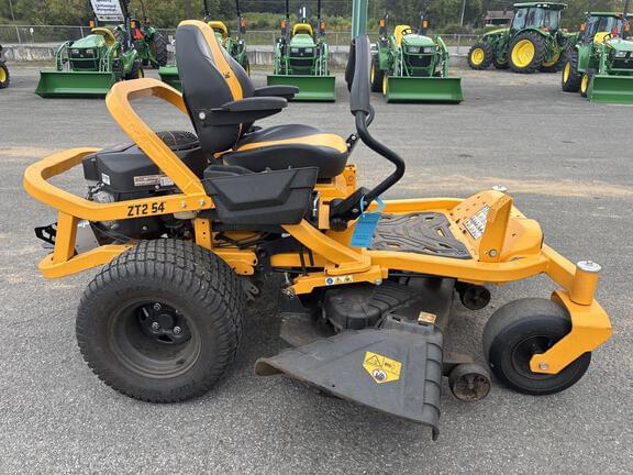 Image of Cub Cadet Ultima ZT2 equipment image 1