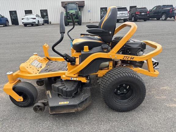 Image of Cub Cadet Ultima ZT2 equipment image 2