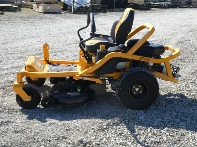 Image of Cub Cadet Ultima ZT1 equipment image 3