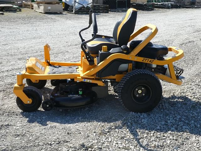 Image of Cub Cadet Ultima ZT1 equipment image 3