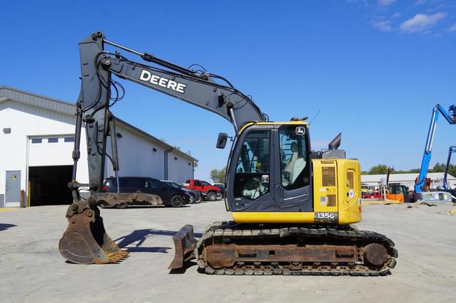 Image of John Deere 135G equipment image 1