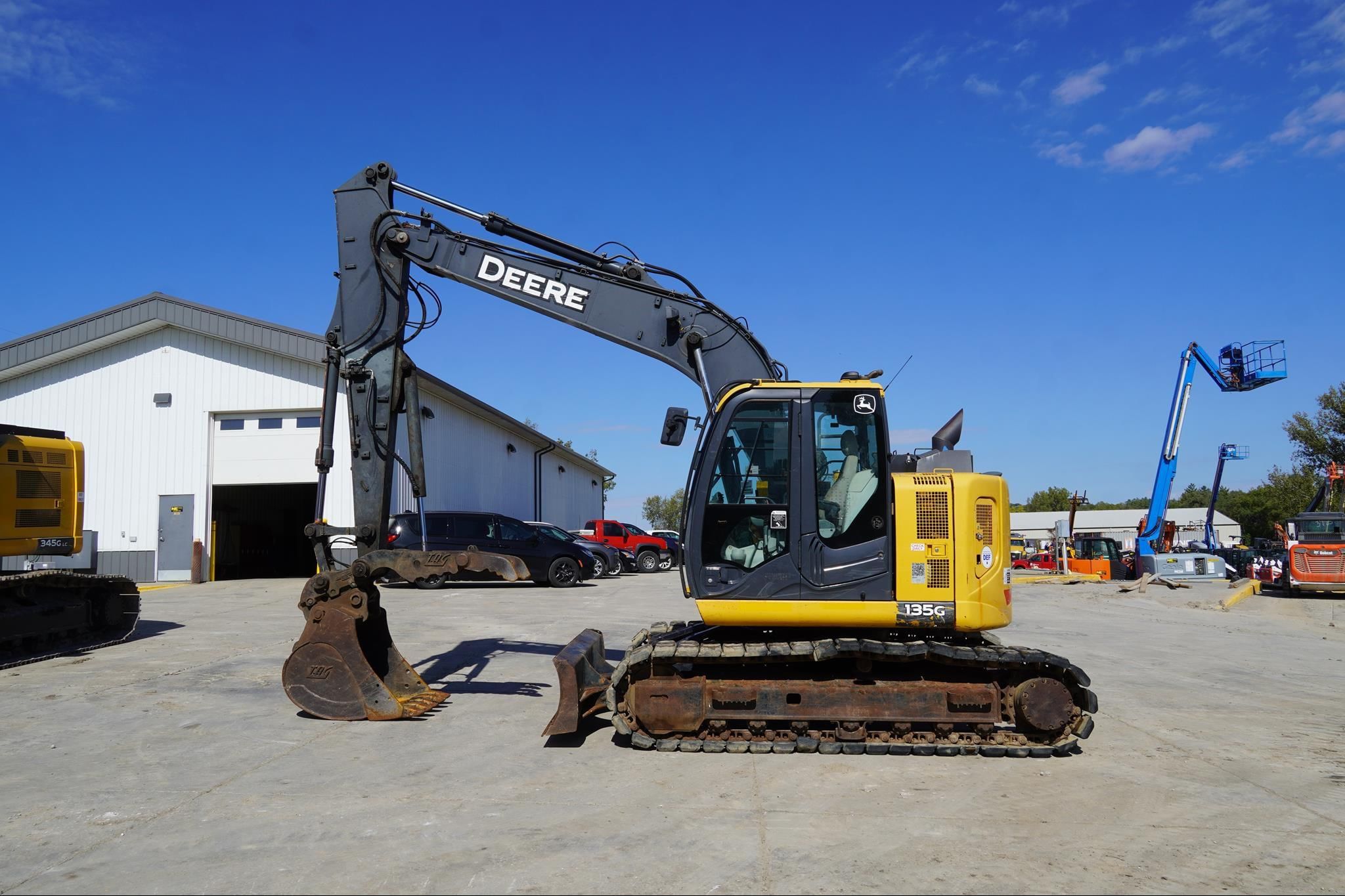 2020 John Deere 135G Equipment Image0
