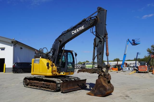 Image of John Deere 135G equipment image 4