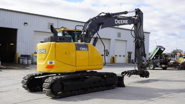 Image of John Deere 135G equipment image 4