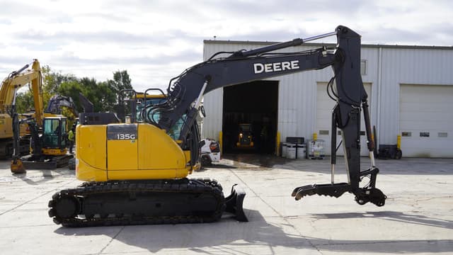 Image of John Deere 135G equipment image 3