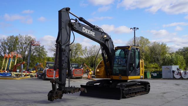 Image of John Deere 135G equipment image 1