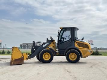 Main image John Deere 204L