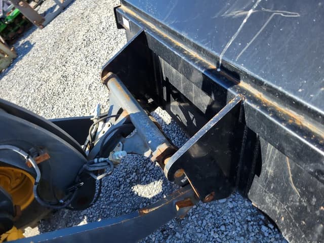 Image of John Deere 204L equipment image 4