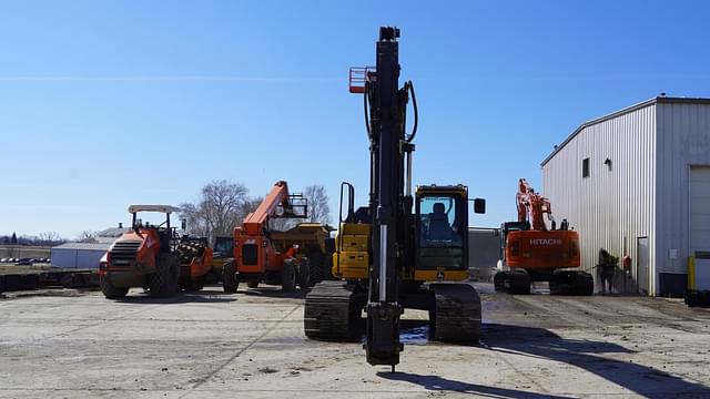 Image of John Deere 210G LC equipment image 3