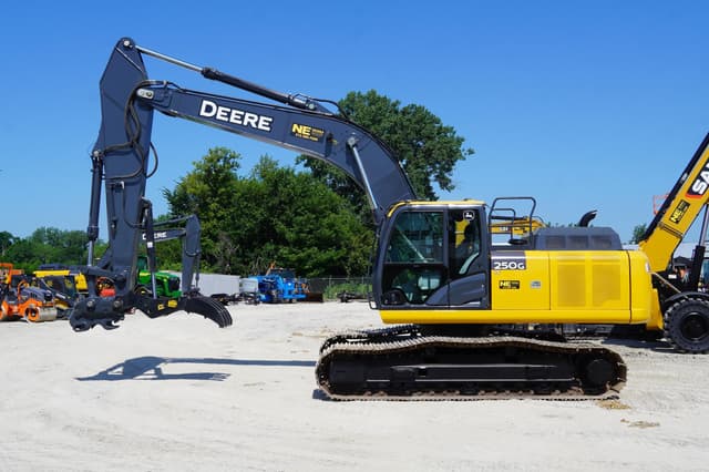 Image of John Deere 250G LC equipment image 1