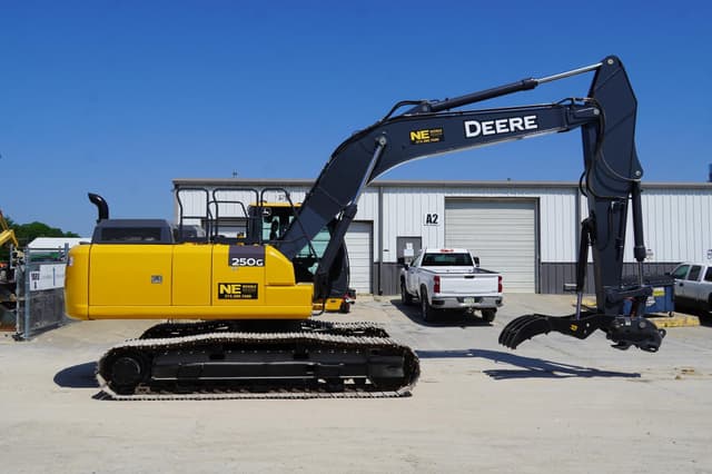 Image of John Deere 250G LC equipment image 4