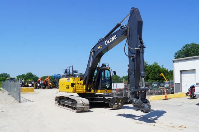 Image of John Deere 250G LC equipment image 3
