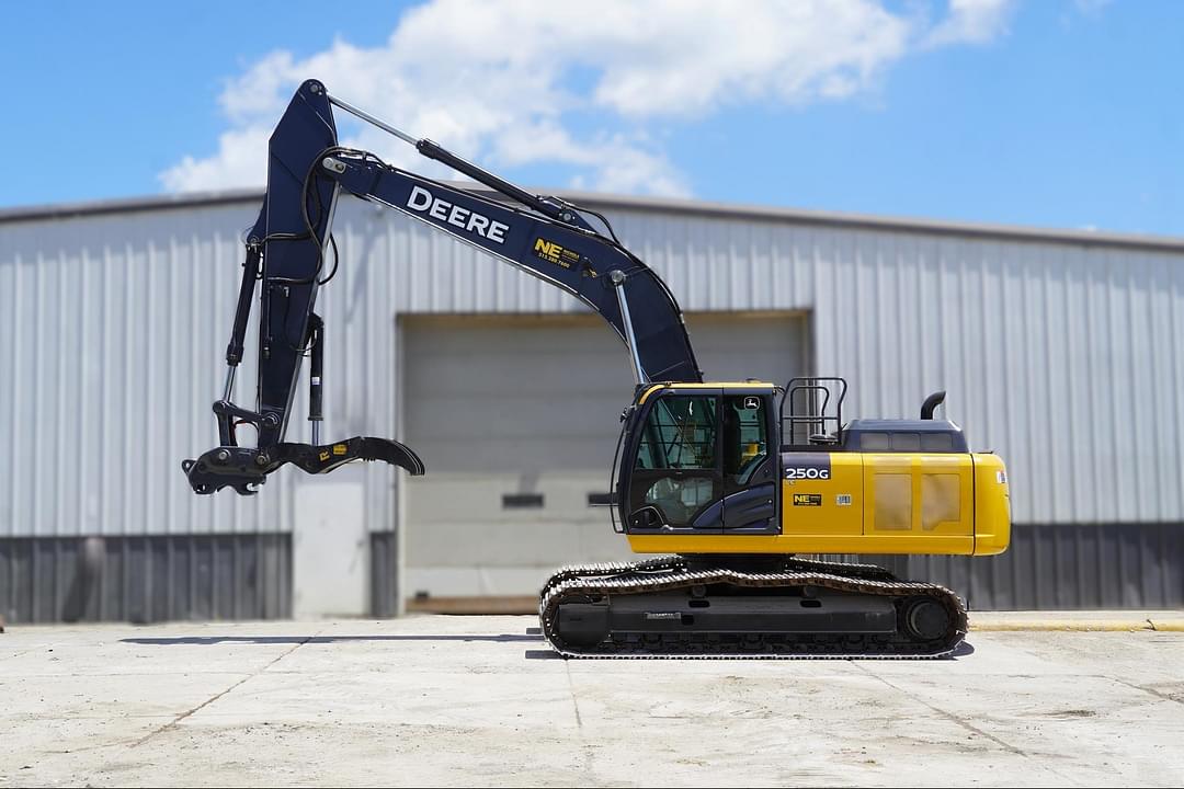Image of John Deere 250G LC Primary image