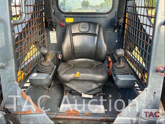 Image of John Deere 317G equipment image 4