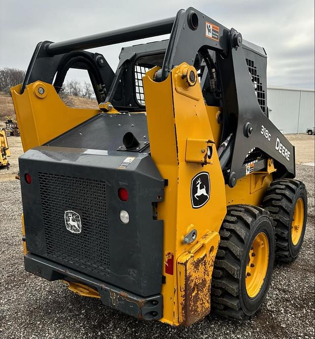 Image of John Deere 318G equipment image 4