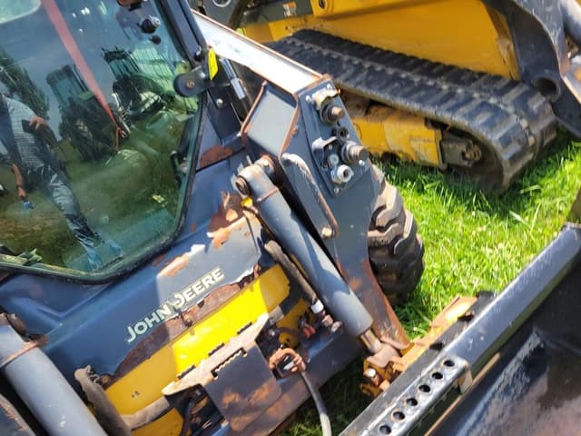 Image of John Deere 318G equipment image 3