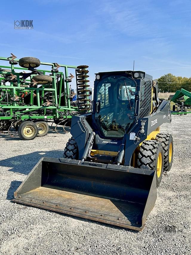 Image of John Deere 324G equipment image 4