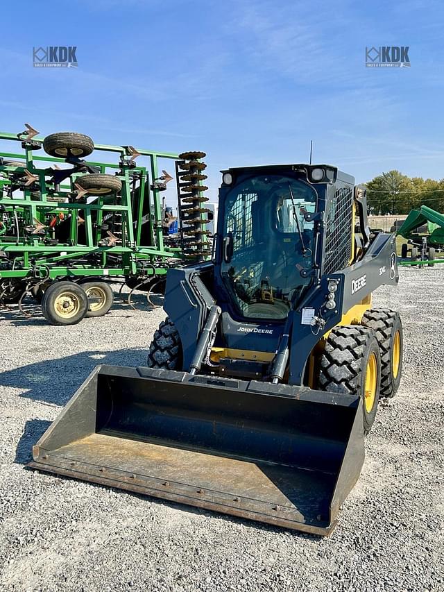 Image of John Deere 324G equipment image 4