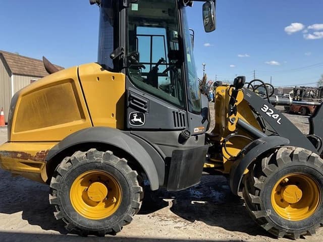 Image of John Deere 324L equipment image 4