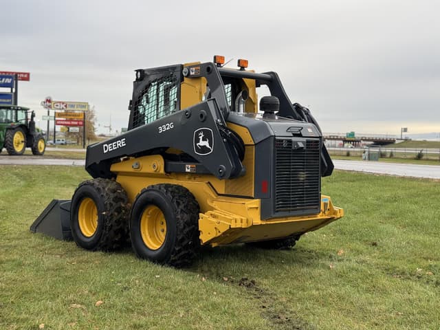 Image of John Deere 332G equipment image 4