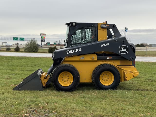 Image of John Deere 332G equipment image 2