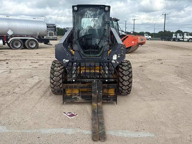 Image of John Deere 332G equipment image 1