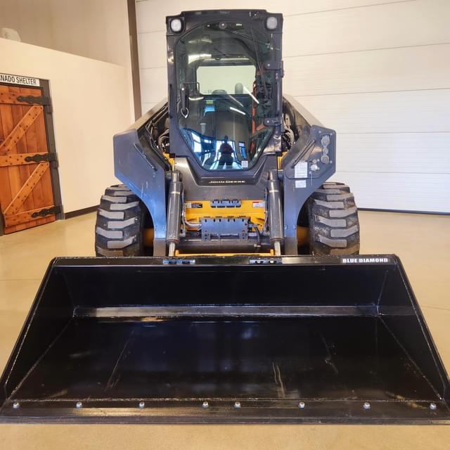 Image of John Deere 332G equipment image 2