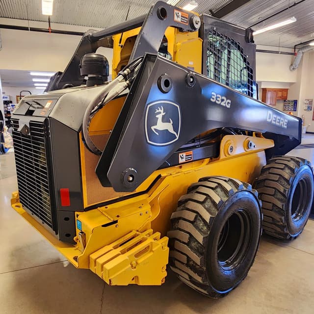 Image of John Deere 332G equipment image 4