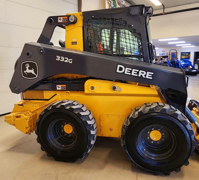 Image of John Deere 332G equipment image 4