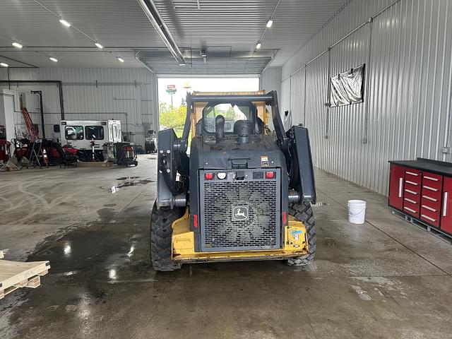 Image of John Deere 332G equipment image 4