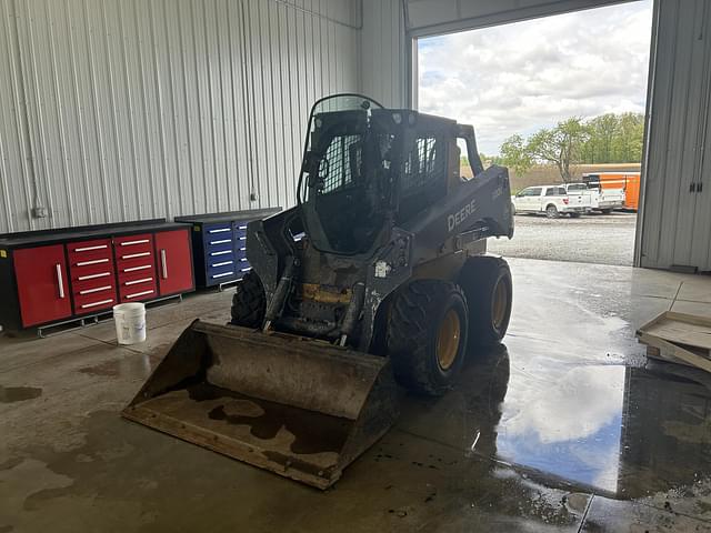 Image of John Deere 332G equipment image 1