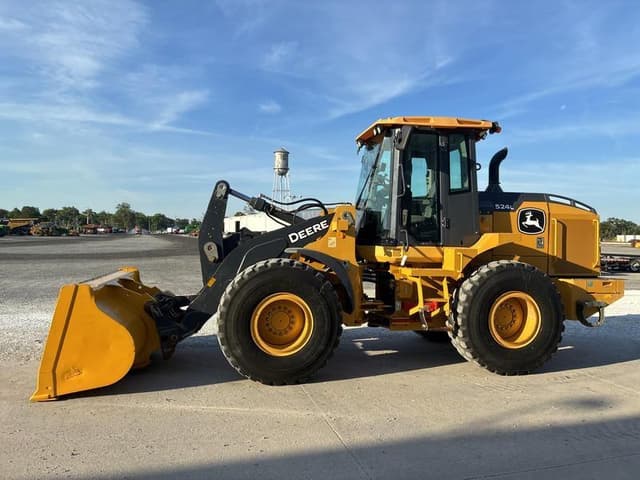 Image of John Deere 524L equipment image 2