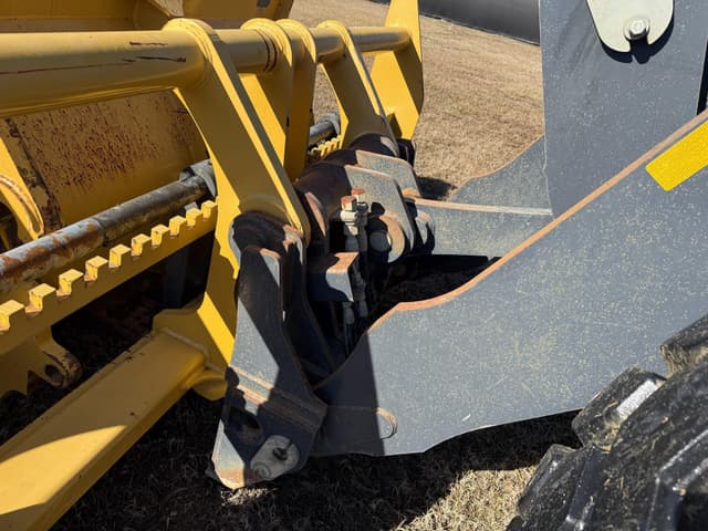 Image of John Deere 544L equipment image 4
