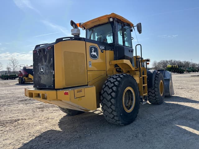 Image of John Deere 624P equipment image 4