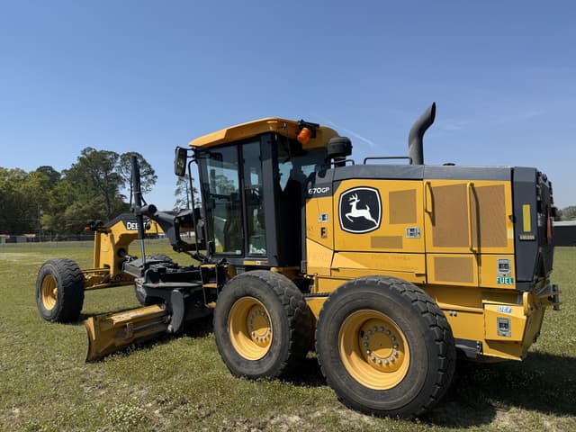 Image of John Deere 670GP equipment image 2