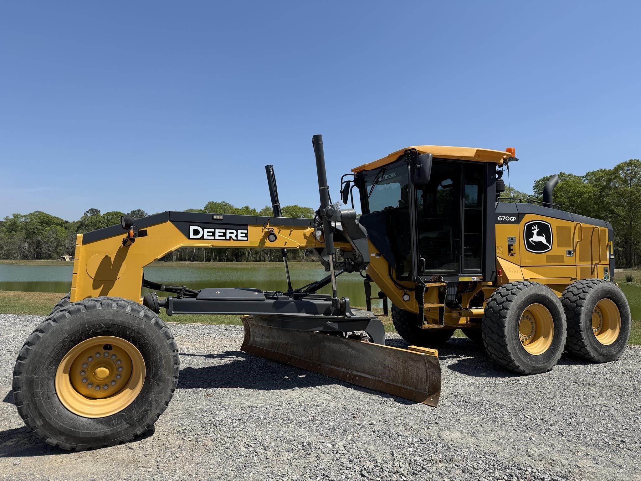 Main image John Deere 670GP