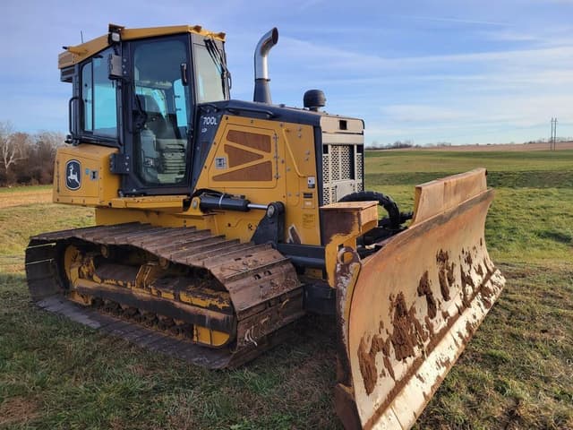 Image of John Deere 700L LGP equipment image 4