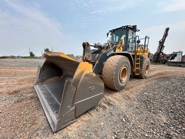 Image of John Deere 744L equipment image 3