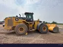 2020 John Deere 744L Image