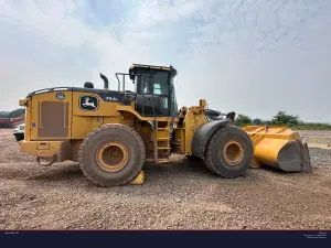 2020 John Deere 744L Image