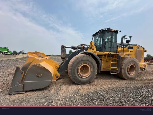 Image of John Deere 744L equipment image 2