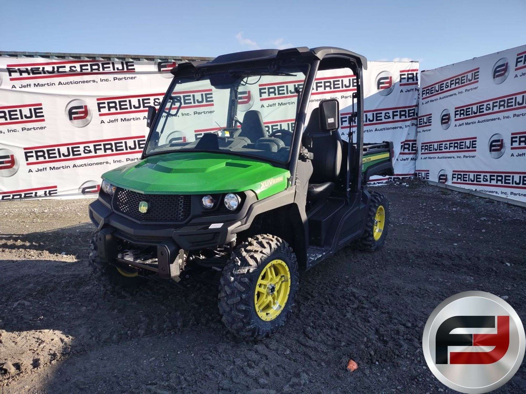 2020 John Deere XUV 835M Equipment Image0