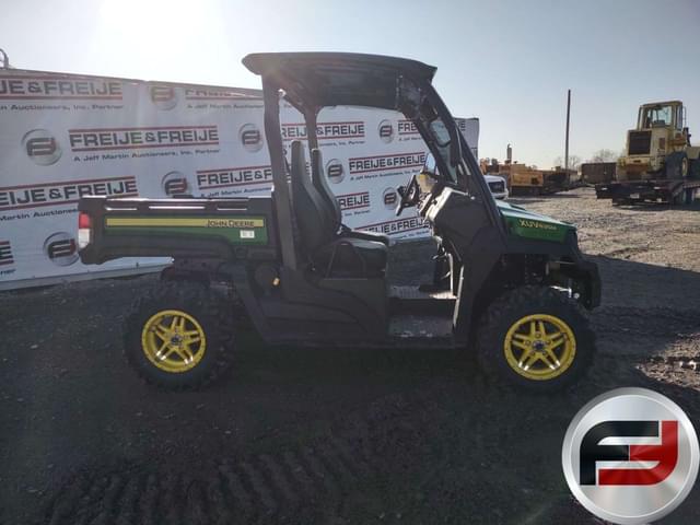 Image of John Deere XUV 835M equipment image 3